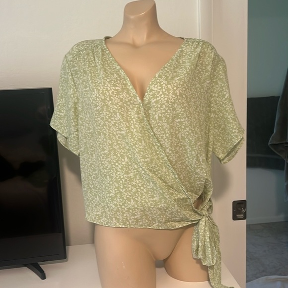 Lush Side Tie Top - Picture 1 of 6